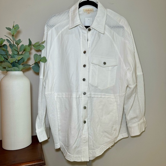 NWT Long sleeved oversized white button down with waffle weave detail size M - Picture 2 of 6